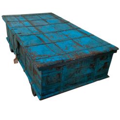 Mesa baú de madeira e metal acabamento artesanal azul