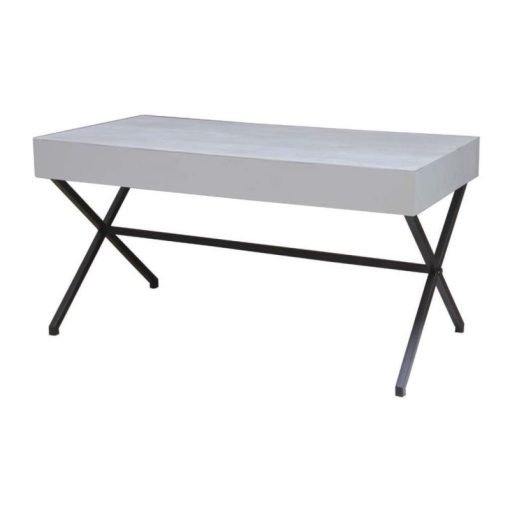 Mesa de madeira e metal