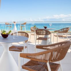 Alternative view of Poltrona. Garota Branca